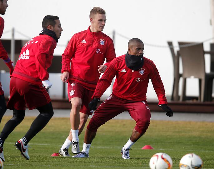Bilder vom Abschlusstraining des FC Bayern vor dem Abflug nach Katar.