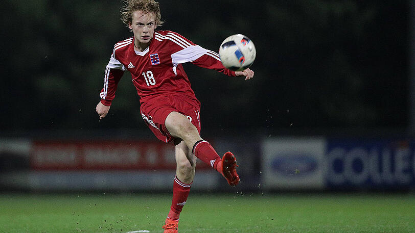 Das Luxemburger Supertalent Ryan Johansson am Ball - im U17-EM-Qualifikationsspiel gegen die Färöer Inseln.