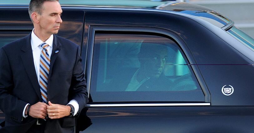 Der Präsident spendet Trost: Barack Obama besuchte am Sonntag Aurora, den Schauplatz der Kino-Schießerei in Colorado.