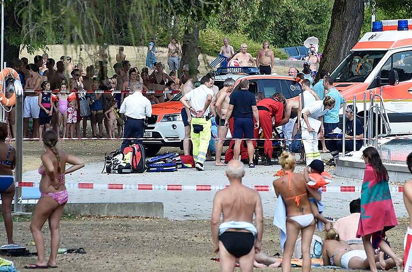 Badeunfall im Michaelibad: Viele Badegäste beobachteten den Rettungseinsatz.