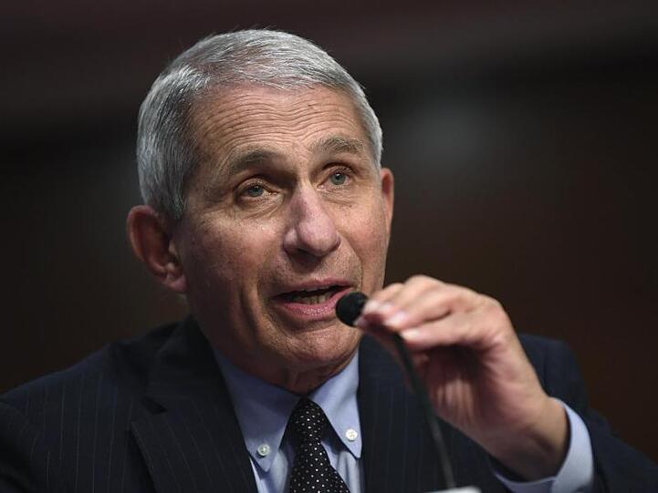 Gesundheitsexperte Anthony Fauci äußert sich weiterhin kritisch über die Entwicklung der Pandemie in den USA - und zieht damit seinerseits heftige Kritik auf sich.