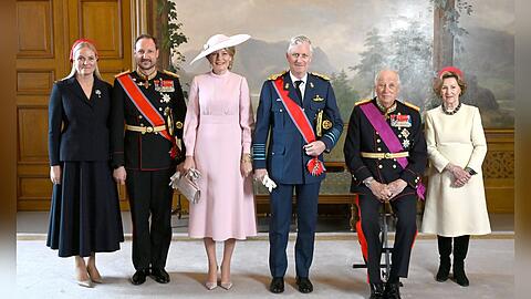 Kronprinzessin Mette-Marit (l.) mit Ehemann Haakon und dem belgischen und norwegischen K&ouml;nigspaar.