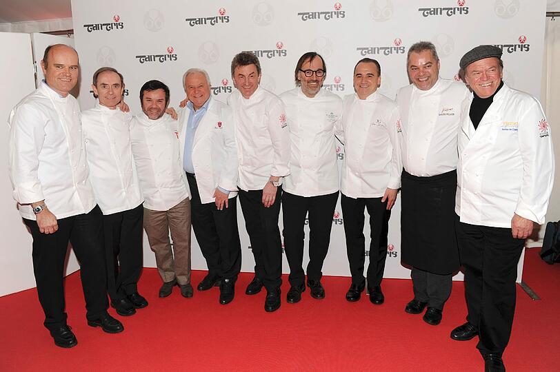 Es ist der Inbegriff von Haute Cuisine in
Deutschland: das Restaurant &bdquo;Tantris&ldquo; in München, dessen Name im
Buddhismus &bdquo;Suche nach Vollkommenheit&ldquo; bedeutet. Am Wochenende feierte das "Tantris" seinen 40. Geburtstag. Die AZ zeigt die Bilder der exklusiven Geburtstagsfeier.
