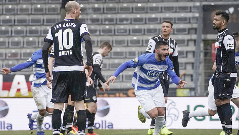 In Abstiegsnot: der VfR Aalen (dunkle Trikots) in der Dritten Liga. In Abstiegsnot: der VfR Aalen (dunkle Trikots) in der Dritten Liga.