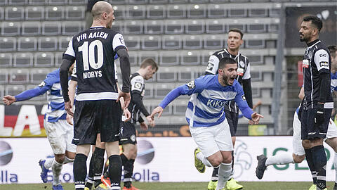 In Abstiegsnot: der VfR Aalen (dunkle Trikots) in der Dritten Liga.