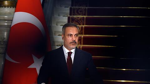 Der türkische Außenminister Hakan Fidan wird an dem Krisengipfel in Jordanien teilnehmen. (Archivbild)