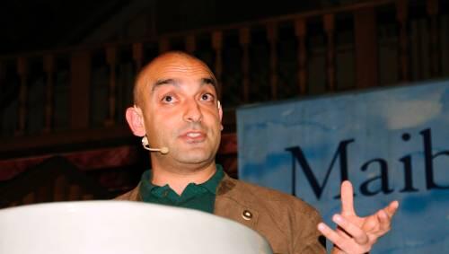 Spitze Zunge: Kabarettist Django Asül. Spitze Zunge: Kabarettist Django Asül.