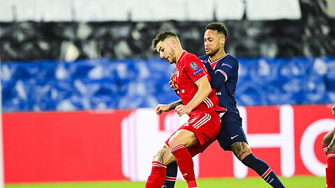 Starke Vorstellung: Bayerns Verteidiger Lucas Hernández (l.) behauptet sich gegen PSG-Star Neymar.