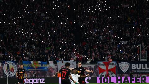 Das Spiel zwischen Leipzig und Mönchengladbach wurde von zwei Todesfällen in der Fanszene überschattet.