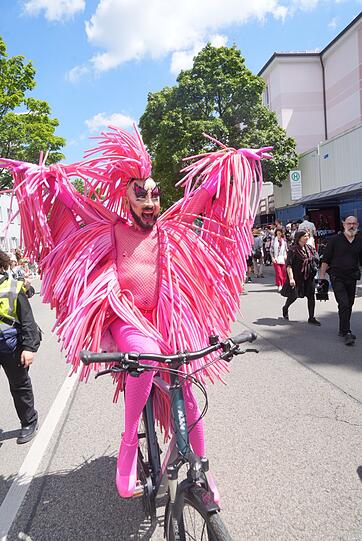 Radler in Pink bei der CSD-Parade.