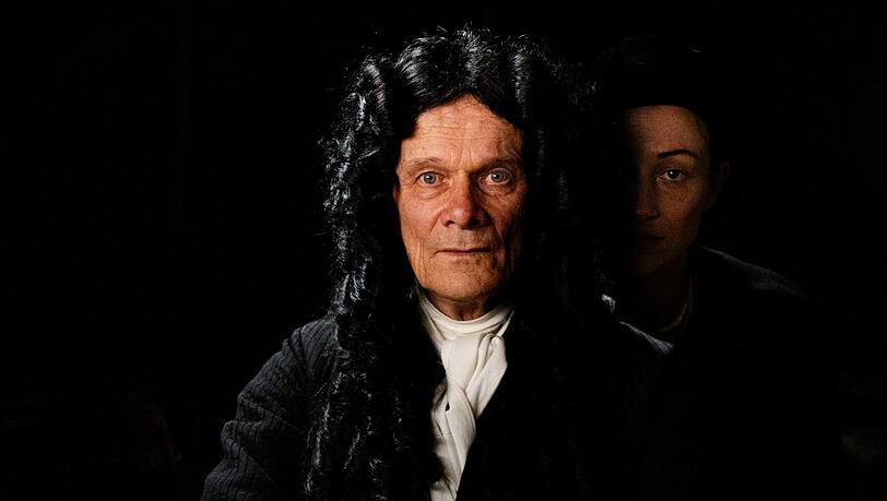 Max Uthoff als Newton in der „Anstalt“? Nein: Edgar Selge als ernstzunehmender Gottfried Wilhelm Leibnitz.