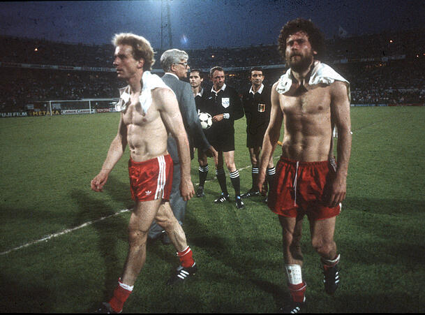 Finalniederlage 1982: Karl-Heinz Rummenigge (l.) und Paul Breitner. Finalniederlage 1982: Karl-Heinz Rummenigge (l.) und Paul Breitner.