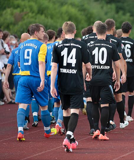 Die Neuzugänge der Löwen bei ihrem ersten Auftritt: Stoppelkamp und Tomasov überzeugen beim Testspiel gegen den FC Leutkirch.
