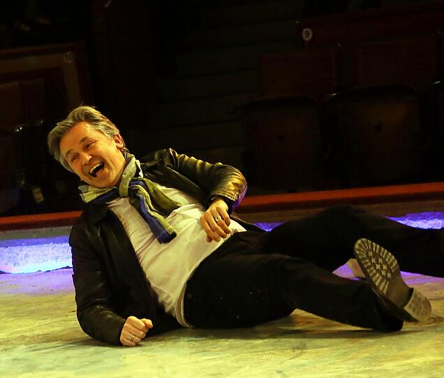"Clown" Timothy Peach auf dem Boden der Zirkus-Arena
