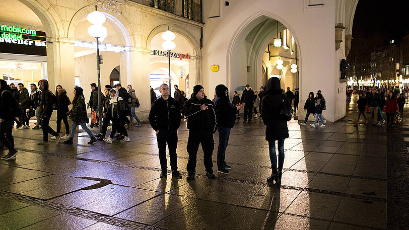 Auch der verurteilte Rechtsextremist Karl-Heinz Statzberger nahm an der Demo teil.