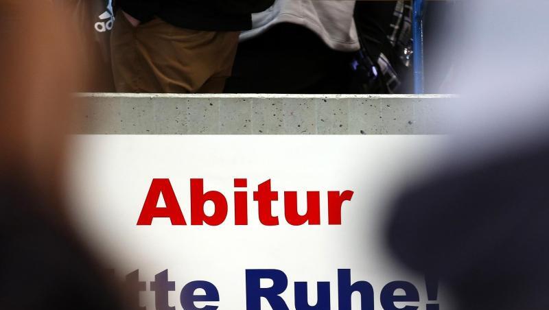 Abiturprüfungen in einem hessischen Gymnasium: Die Debatte über ein Zentralabitur in Deutschland nimmt Fahrt auf. Abiturprüfungen in einem hessischen Gymnasium: Die Debatte über ein Zentralabitur in Deutschland nimmt Fahrt auf.