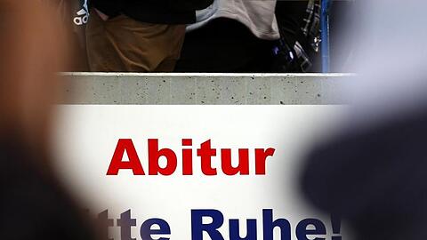 Abiturprüfungen in einem hessischen Gymnasium: Die Debatte über ein Zentralabitur in Deutschland nimmt Fahrt auf.
