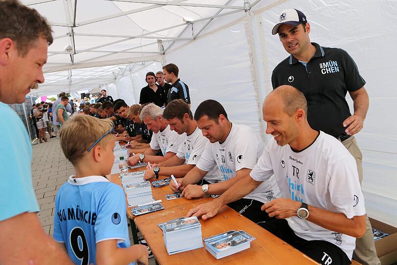 Bilder vom Löwen-Fanfest 2013.
