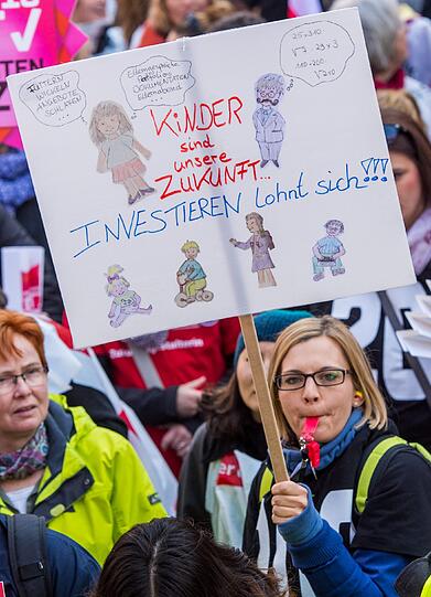 Demo für mehr Geld und Anerkennung.