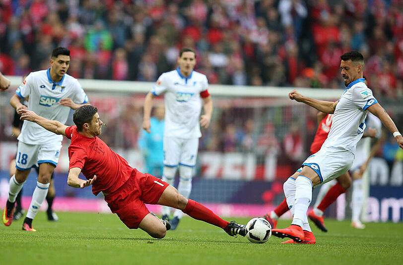 Xabi Alonso: Note 5. Machte zu Beginn des Spiels Bekanntschaft mit Wagners Stollen. Es blieb ein unschöner Nachmittag für den  Spanier: Wirkte in vielen Szenen überfordert mit dem Hoffenheimer Pressing, Alonso war gedanklich und körperlich zu langsam.
