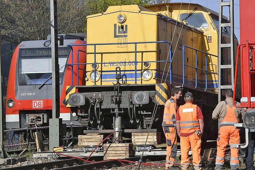 Nachdem erst in der vergangenen Woche eine Diesellok zwischen den Bahnhöfen Riem und Feldkirchen entgleist war, ereignete sich im selben Streckenabschnitt erneut ein Zugunglück.
