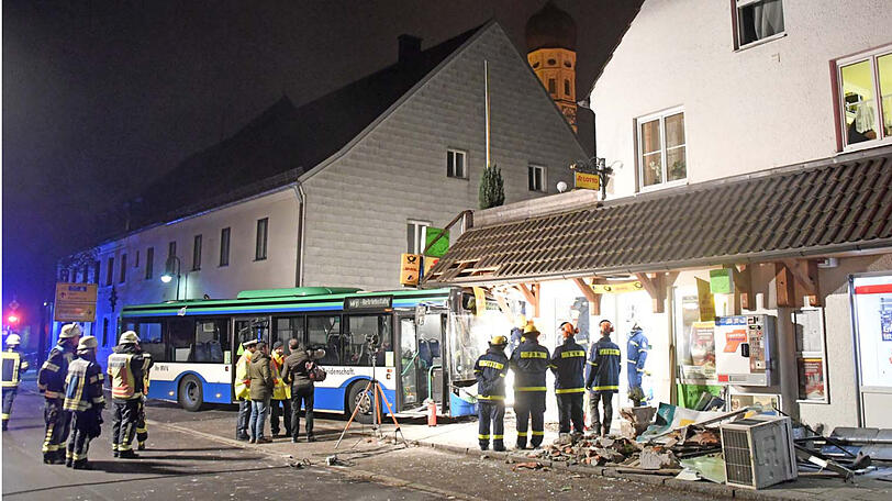 Der Sachschaden dürfte im sechsstelligen Bereich liegen.