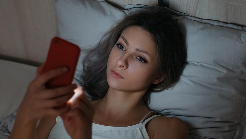 Vielen Menschen fällt es inzwischen schwer, das Smartphone einfach mal wegzulegen.