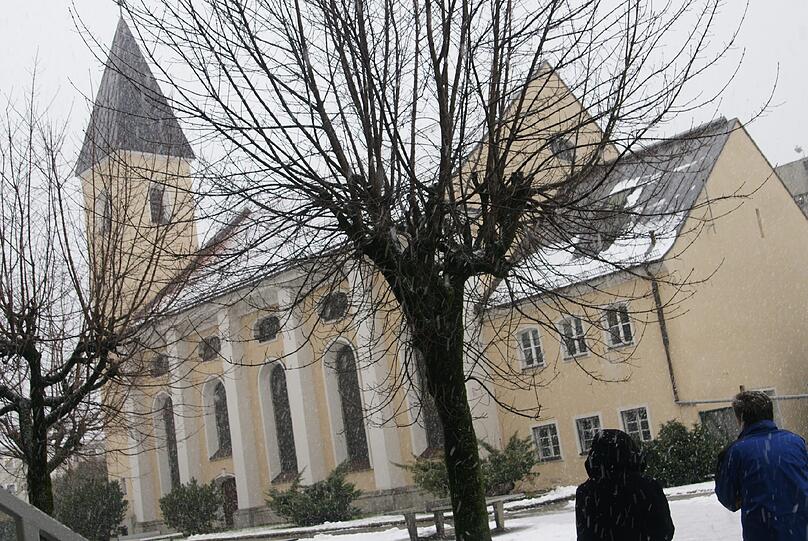 Die &bdquo;Hauptkampfzeit&ldquo;, ist die Zeit kurz vor Weihnachten, in der hunderte Besucher ihre inhaftierten Freunde und Verwandte besuchen wollen. An Heiligabend und über die Feiertage gibt es keinen Besuch.
