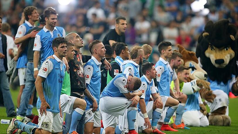 Nicht einmal drei Wochen liegen zwischen dem Klassenerhalt und dem Wiederbeginn der neuen Saison. anfang August wartet die TSG 1899 Hoffenheim in der ersten Pokalrunde. Nicht einmal drei Wochen liegen zwischen dem Klassenerhalt und dem Wiederbeginn der neuen Saison. anfang August wartet die TSG 1899 Hoffenheim in der ersten Pokalrunde.