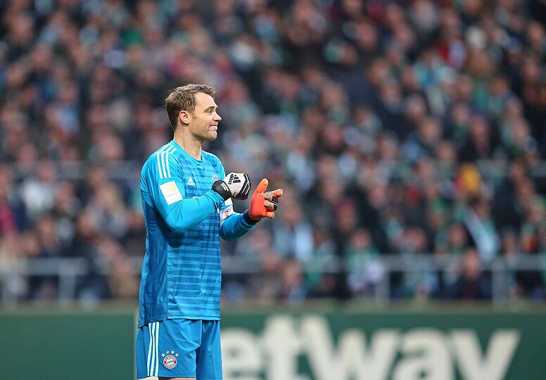 MANUEL NEUER, Note 4: Bekam ordentlich Zunder auf sein Tor und parierte die Schüsse von Gebre Selassie (22.) und Sahin (29.) auf der Linie. Chancenlos beim Kopfball-Gegentreffer von Osako aus kurzer Distanz? Sah tatsächlich so aus, aber er hätte auch resoluter Rausgehen können.