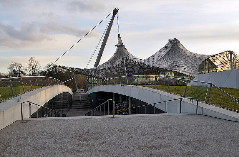 Das luftige Zeltdach und die banale Bratwurst: Impressionen aus dem Olympiapark.