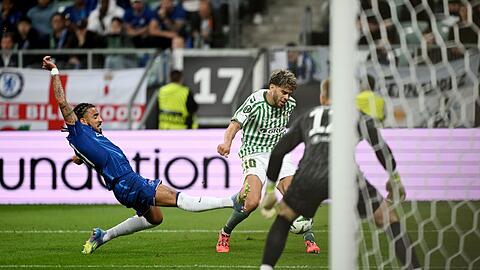 Abdessamad Ezzalzouli (M) erzielte für Betis Sevilla das 1:0 im Conference-League-Finale
