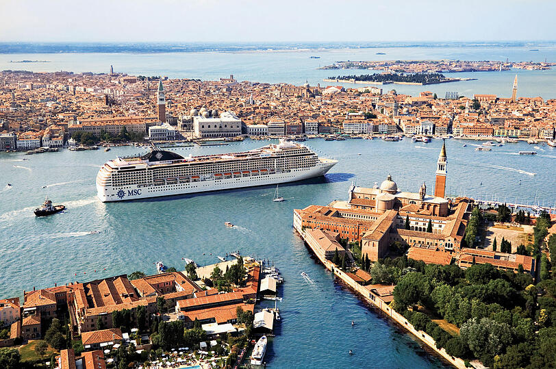 Immer wieder ein Erlebnis: Das einlaufen der dicken Pötte in die Lagunenstadt Venedig.