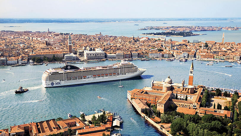 Immer wieder ein Erlebnis: Das einlaufen der dicken Pötte in die Lagunenstadt Venedig. Immer wieder ein Erlebnis: Das einlaufen der dicken Pötte in die Lagunenstadt Venedig.