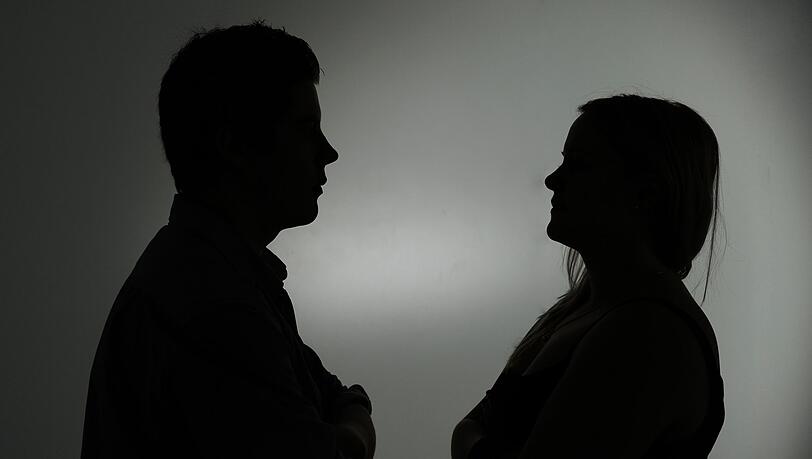 Laut einer neuen YouGov-Umfrage nehmen viele Deutsche den Umgangston heute rauer wahr als vor fünf Jahren. (Symbolbild) Laut einer neuen YouGov-Umfrage nehmen viele Deutsche den Umgangston heute rauer wahr als vor fünf Jahren. (Symbolbild)