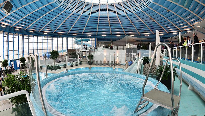 Ein junges Pärchen wurde beim Unterwasser-Sex in einer Therme gefilmt und daraufhin zu Arreststrafen verurteilt. (Archivbild) Ein junges Pärchen wurde beim Unterwasser-Sex in einer Therme gefilmt und daraufhin zu Arreststrafen verurteilt. (Archivbild)