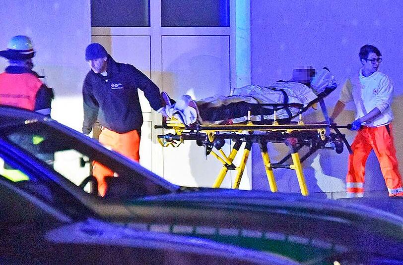 Am Dienstagabend beschädigte der Sturm eine Traglufthalle in Taufkirchen. In der Einrichtung sind aktuell über 220 Asylbewerber untergebracht.