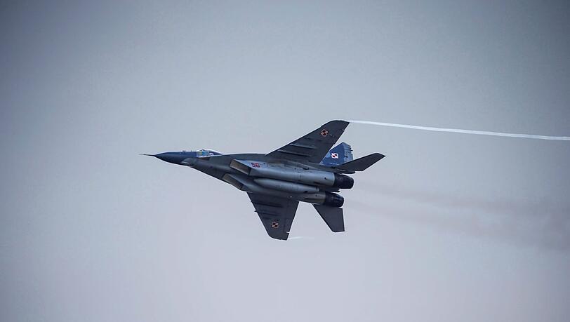 Ein MiG-29-Kampfjet der polnischen Luftwaffe bei einer Luftfahrt-Schau. Ein MiG-29-Kampfjet der polnischen Luftwaffe bei einer Luftfahrt-Schau.