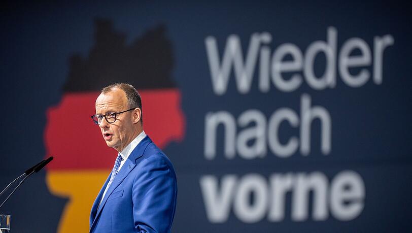 Trotz der teils massiven Kritik an der CDU und Merz persönlich - der Unionskanzlerkandidat fordert seine Partei auf, "den Kurs zu halten". Trotz der teils massiven Kritik an der CDU und Merz persönlich - der Unionskanzlerkandidat fordert seine Partei auf, "den Kurs zu halten".