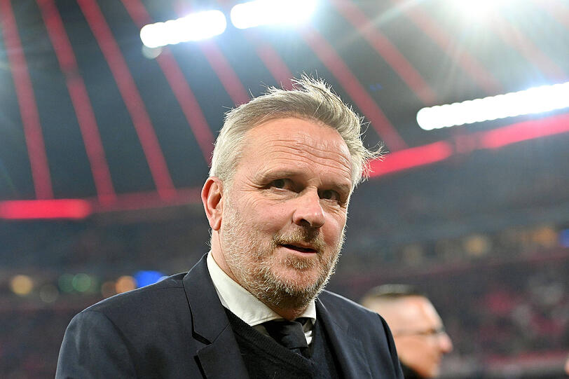 "Wenn man solch einen Spieler für viel Geld holt, dann soll er eigentlich ein elementarer Teil der Mannschaft sein": Didi Hamann kritisiert Bayerns Umgang mit Palhinha. "Wenn man solch einen Spieler für viel Geld holt, dann soll er eigentlich ein elementarer Teil der Mannschaft sein": Didi Hamann kritisiert Bayerns Umgang mit Palhinha.