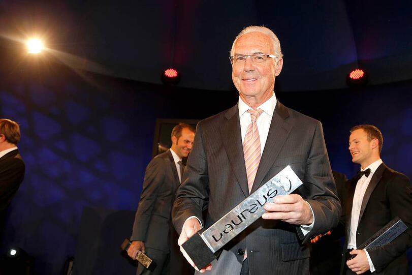 Franz Beckenbauer wurde mit dem Laureus Medien Preis für das größte Engagement für Laureus ausgezeichnet.