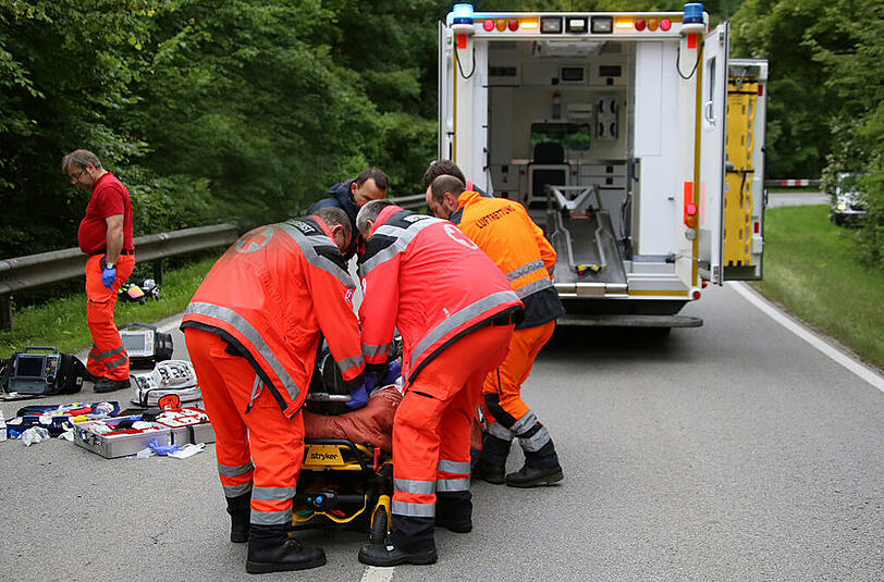Schwerer Motorradunfall am Ensdorfer Berg. Die Bilder vom Rettungseinsatz.