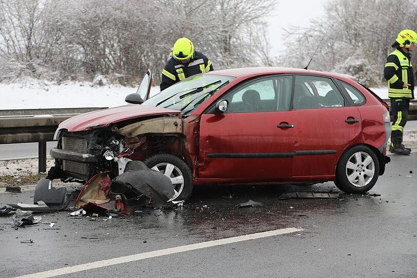 Schwerer Autounfall Vollsperrung der A 94 Richtung München