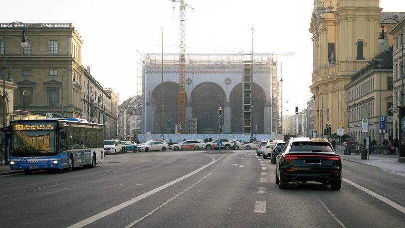 Der Ist-Zustand: Autos haben in der Ludwigstra&szlig;e auf sechs Spuren Platz.