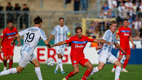 Emre Erdogan im Spiel des TSV 1860 gegen Holstein Kiel.