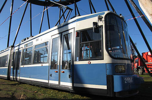 Übungsfahrt: eine Trambahn unter der Mae West.