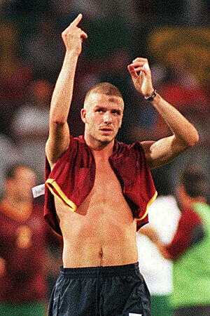 ...zeigten auch andere große Sportler gerne. David Beckham etwa, bei der EM 2000 nach dem 2:3 gegen Portugal gegen die Fans der Portugiesen oder auch...