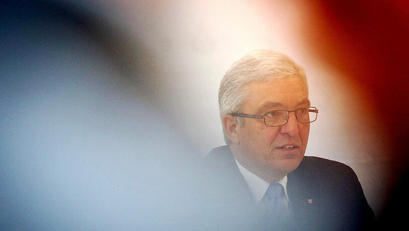Vorsitzender und Gastgeber der Innenministerkonferenz in Koblenz: Der rheinland-pfälzische Innenminister Roger Lewentz. Vorsitzender und Gastgeber der Innenministerkonferenz in Koblenz: Der rheinland-pfälzische Innenminister Roger Lewentz.