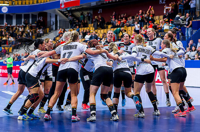 Die "Biegler-Ladies" wollen nach dem Spiel um Platz fünf gegen Rumänien noch einmal so richtig feiern.