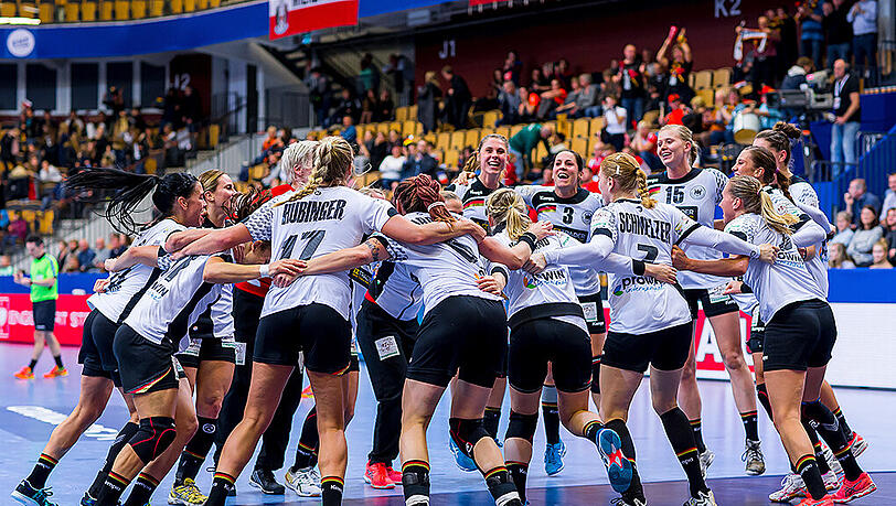 Die "Biegler-Ladies" wollen nach dem Spiel um Platz fünf gegen Rumänien noch einmal so richtig feiern. Die "Biegler-Ladies" wollen nach dem Spiel um Platz fünf gegen Rumänien noch einmal so richtig feiern.